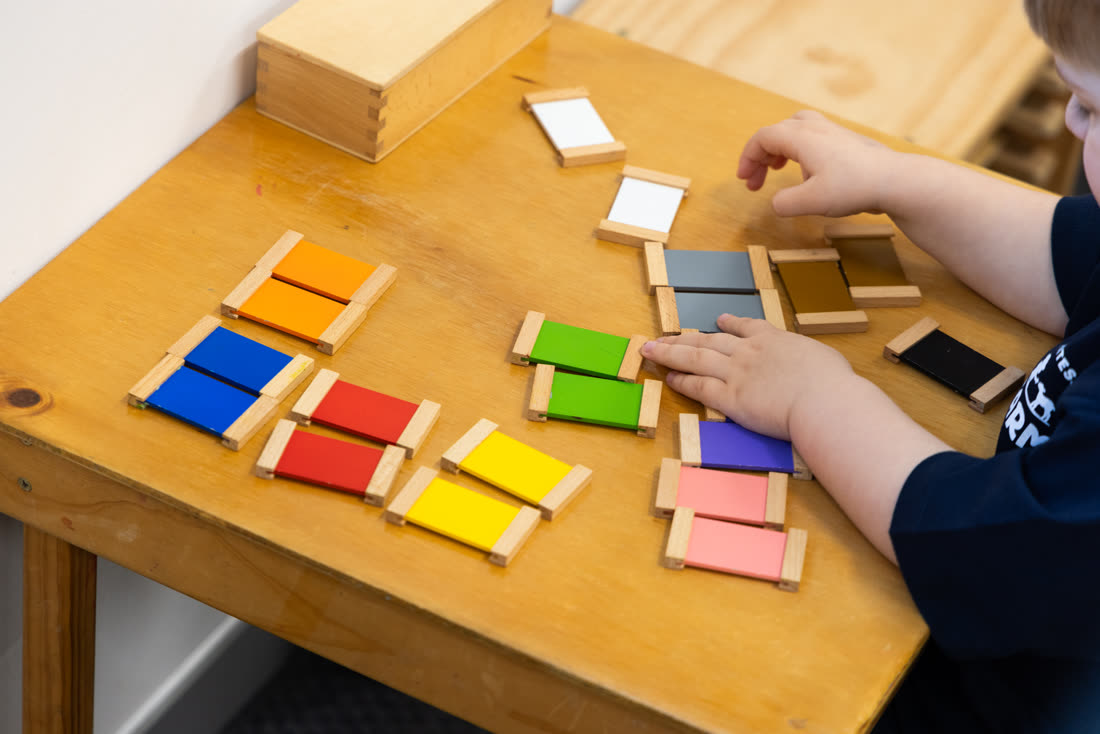A child working with Montessori colour tablets